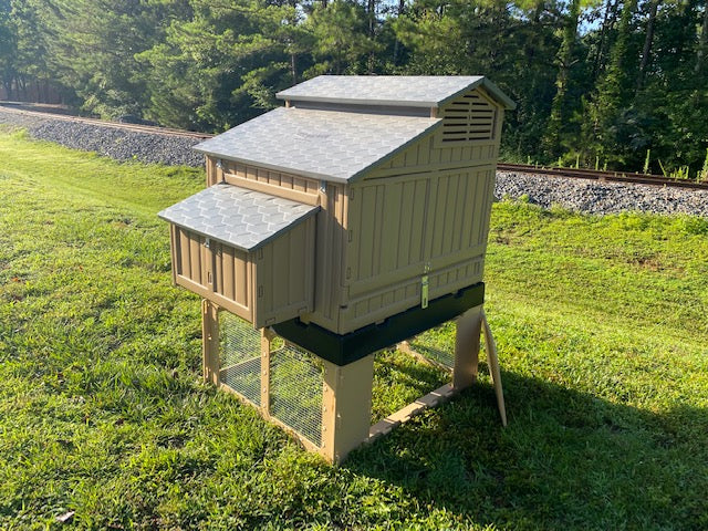 Snap Lock™ Coop Stand With Stairs