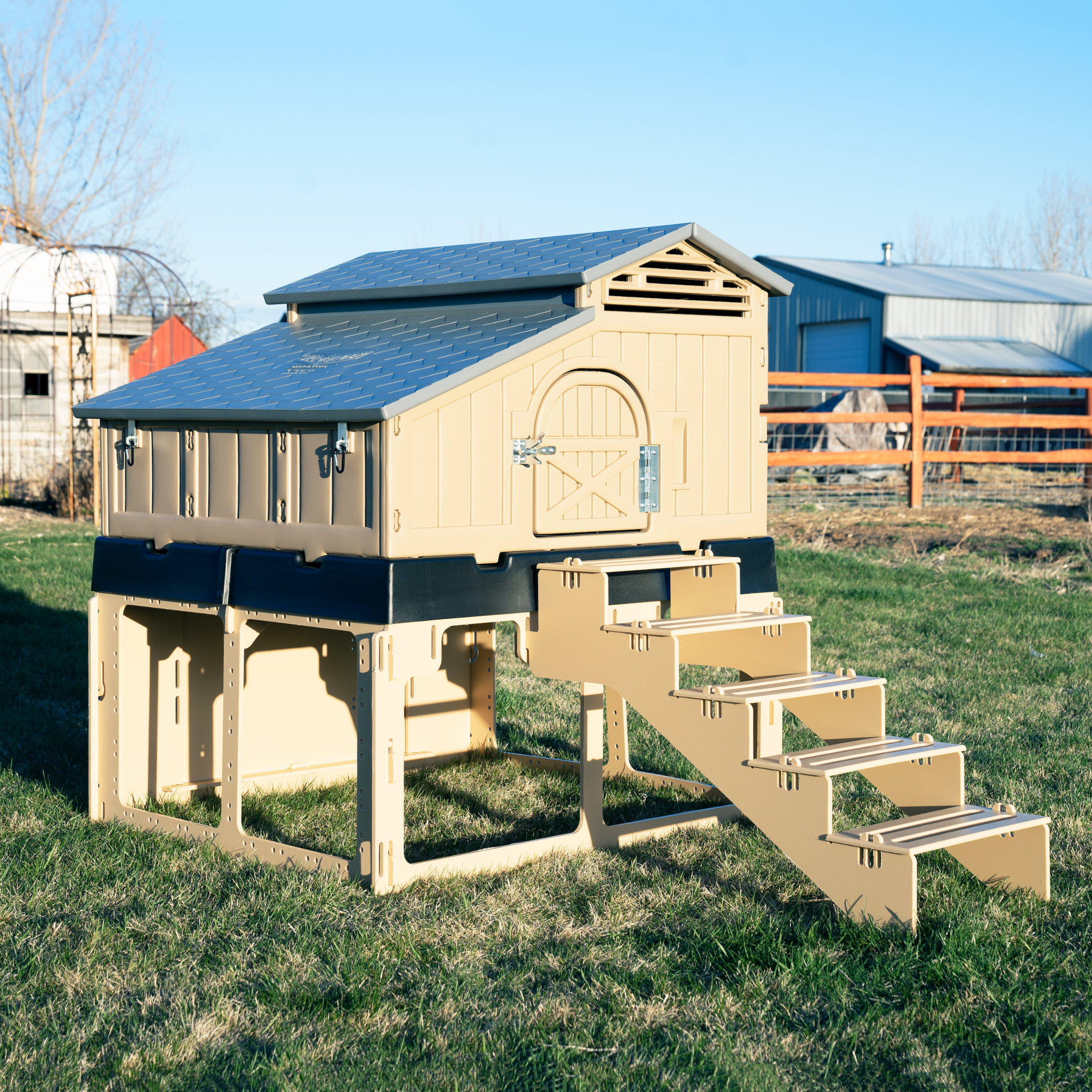 SnapLock™ Regular Chicken Coop (up to 5 chickens)